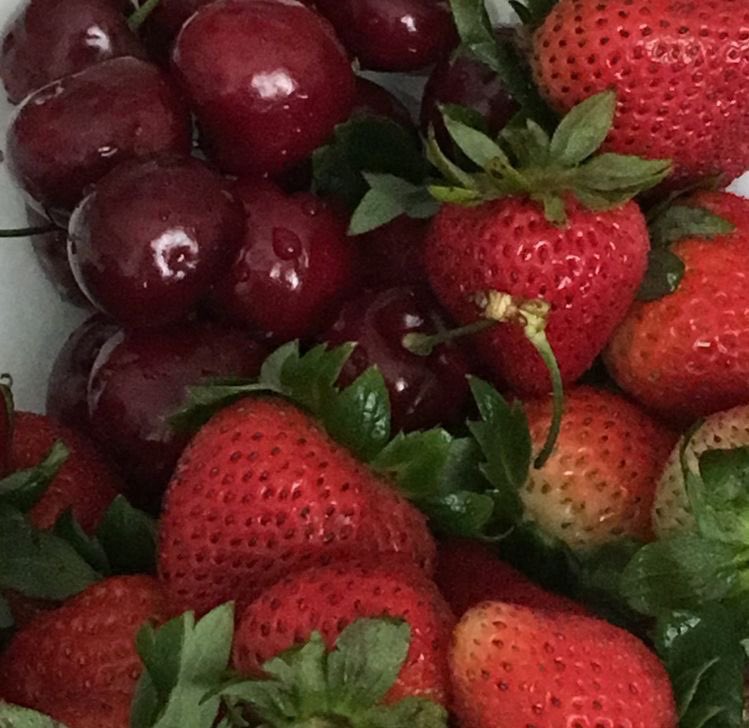 redsmoothiegirl's tweet image. 𝐁𝐄𝐂𝐎𝐌𝐄 𝐀 𝐑𝐄𝐃 𝐒𝐌𝐎𝐎𝐓𝐇𝐈𝐄 𝐆𝐈𝐑𝐋 🍒:

the cherry emoji of a green juice girl she’s the balance between cherry wine &amp;amp; red smoothies, morning workouts &amp;amp; nights partying, wellness &amp;amp; recklessness, she lives on the edge but takes her morning vitamins, charismatic