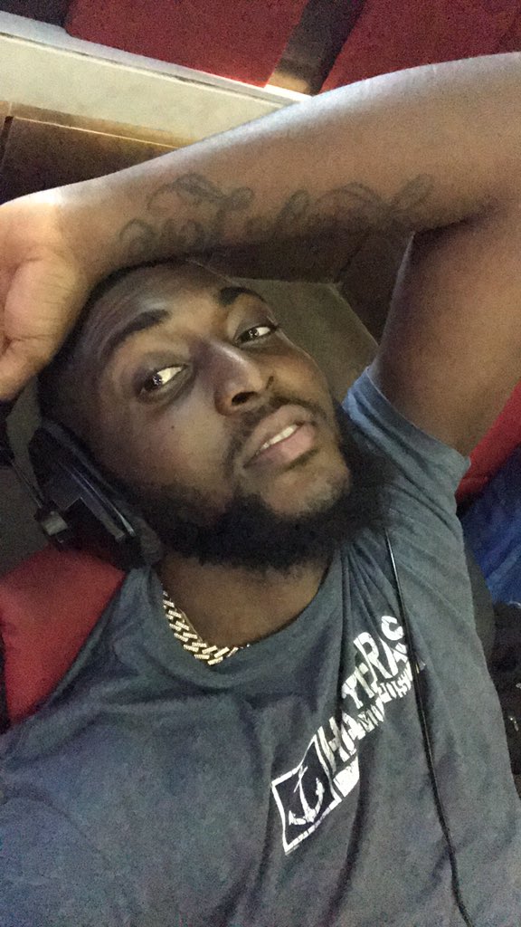 KingDeon_IV's tweet photo. Radio is actually mad fun 🤣🤣👑
#Radio #Voice #Entertainment #KingDeon #KingOfTheABJ https://t.co/0aS9mwGIa5