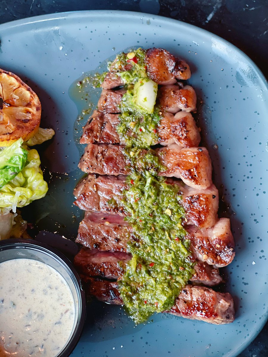 A7479A's tweet image. الغداء المختلف اللذيذ 🤩🤍

في : واقيو | @Wagyu_burger 🤍

زيارتي هالمرة لتجربة الاصناف الجديدة 👌🏻
ترفل برجر 🍔 ريب آي واقيو 🥩
تندرليون ساندو 🥩 بريسكت ساندو 🥩
كل صنف يقول لـ الثاني انا الذ 🤤👌🏻
 الفرع الجديد بـ واجهة الرياض 📍
افراد و عوائل جلسات داخلية وخارجية 👨‍👩‍👦‍👦