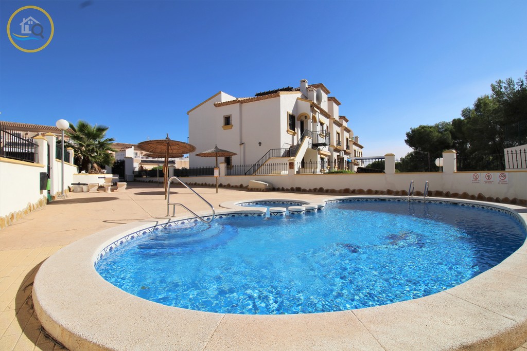 FindersSpanish's tweet photo. ✨107,500€✨TOP-FLOOR APARTMENT with Large Garage &amp; Communal Pool 🏠 Ref. CVA010 – Pinar de Campoverde (Alicante - Costa Blanca) - 2 beds - 1 bath - Backs onto green belt area - Sold Furnished.
🎥VIDEO TOUR: https://t.co/wwqEjxUzKj
🏠More Details: https://t.co/O6WqVNhRV0 https://t.co/VfDjgpakQj