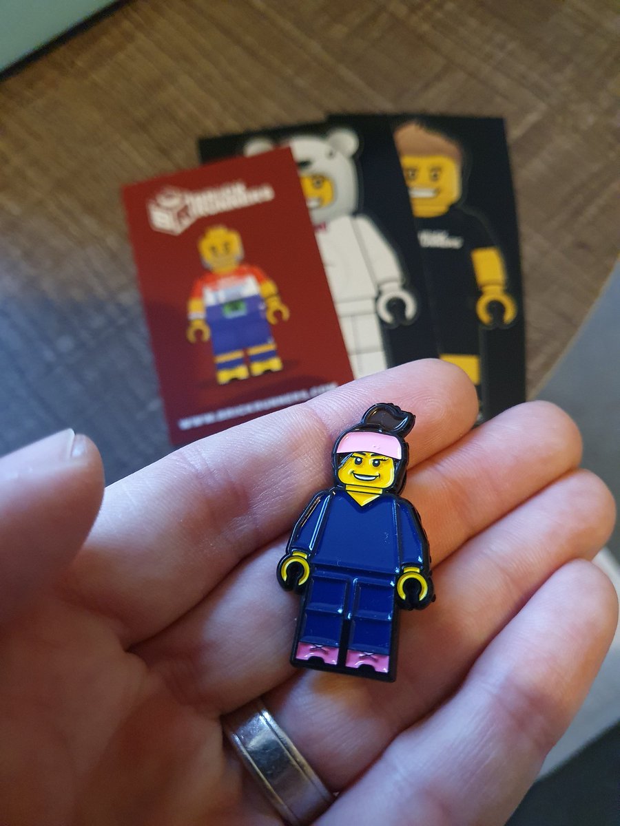 RobinPlowman's tweet photo. I'm ready to #RunForVictoria now I have the Victoria pin badge from @BrickRunners_ 🥰

#BrickRunners #BrickRunner #runchat #ukrunchat https://t.co/iDpc7luS9Q