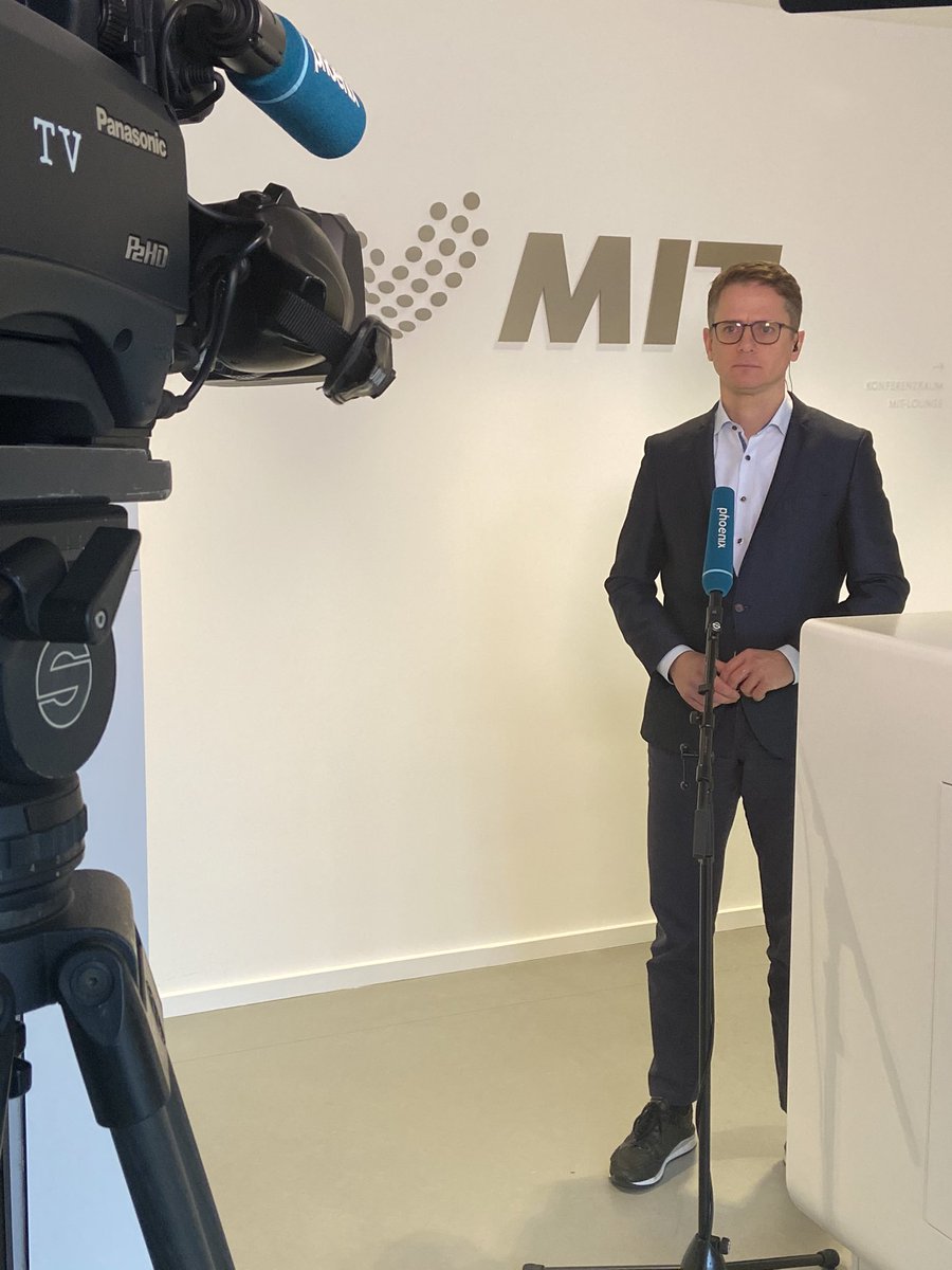 .<a href="/phoenix_de/">phoenix</a> live bei der MIT. Carsten Linnemann: „Das müssen wir jetzt wieder zusammen führen. Das wird nicht einfach. Um so wichtiger, dass <a href="/_FriedrichMerz/">Friedrich Merz</a> jetzt in der Spitze der <a href="/CDU/">CDU Deutschlands</a> mitmacht. Er war der Kandidat der Basis, und die Basis würde sich freuen.“ #wegenmorgen