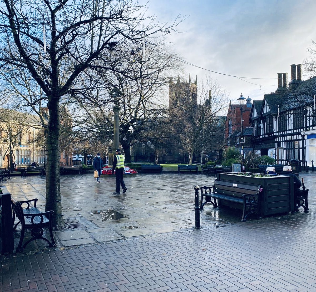 PoliceNantwich's tweet photo. We have officers deployed across the town and rural beats throughout the weekend. They’ll be patrolling areas that have attracted most visitors such as the town centre, Nantwich lake &amp; Bickerton Hills. If you’re out exercising/shopping remember you must maintain social distancing https://t.co/fPiN46mGPX