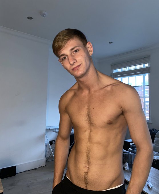 Just happy to be here✌🏼 https://t.co/kuZaaSxKjb