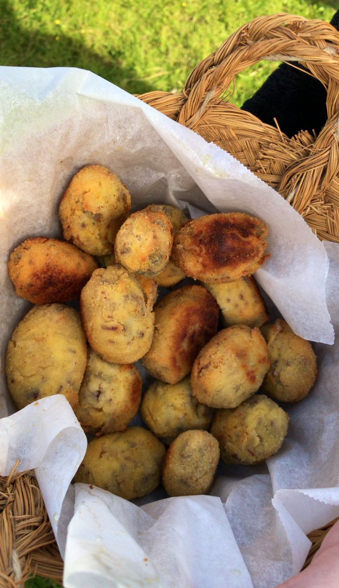 caine00_'s tweet photo. vienes a celebrar el día internacional de la croqueta conmigo ?

enviar https://t.co/o7OI3tODaD