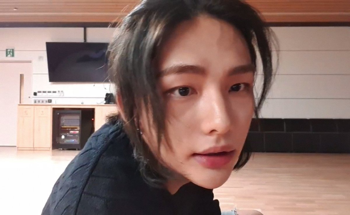 hyunjinpost's tweet photo. he's so fine https://t.co/Rtyh4Byy3a