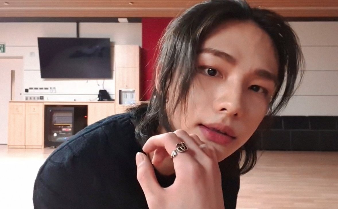 hyunjinpost's tweet photo. he's so fine https://t.co/Rtyh4Byy3a