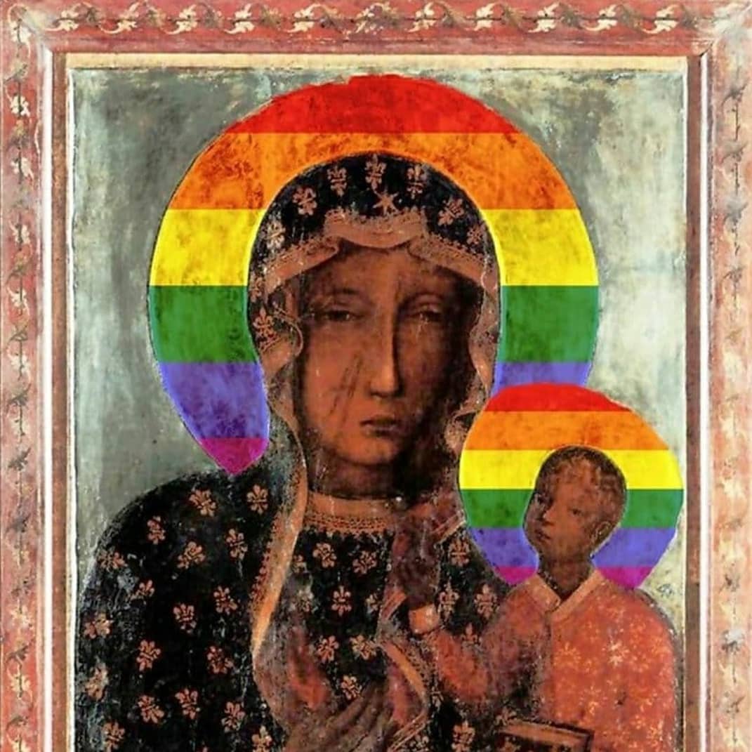 Diese #Madonna löste in Polen eine kontroverse Debatte aus. Die drei Aktivist*innen müssen sich nun vor Gericht dafür verantworten. <a href="/rubenmcloop/">Max Czollek</a> ruft dazu aufgerufen, das Bild im Netz zu verbreiten. Zeigt auch ihr Solidarität mit der #lgbtqia*-Szene in Polen.🏳️‍🌈