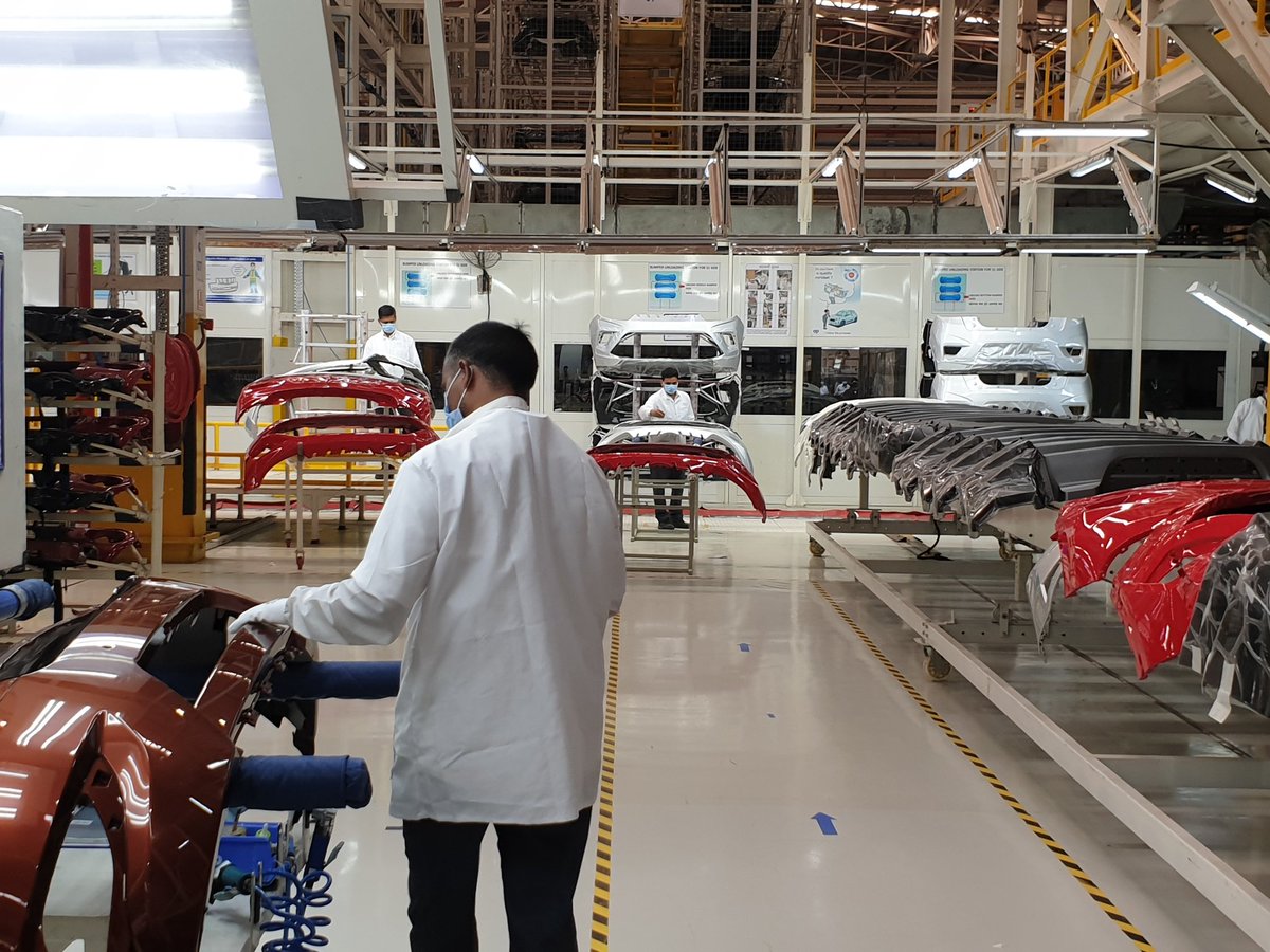 SoniaBarbry's tweet photo. It is so encouraging to see that despite Covid #French companies have continued to manufacture, invest and innovate here in #Pune. They are thus contributing to the growth of their parent company and to employment in India.
#Araymond
#dassaultsystem
#plasticomnium
#franceinindia https://t.co/euPhZ3IRi9
