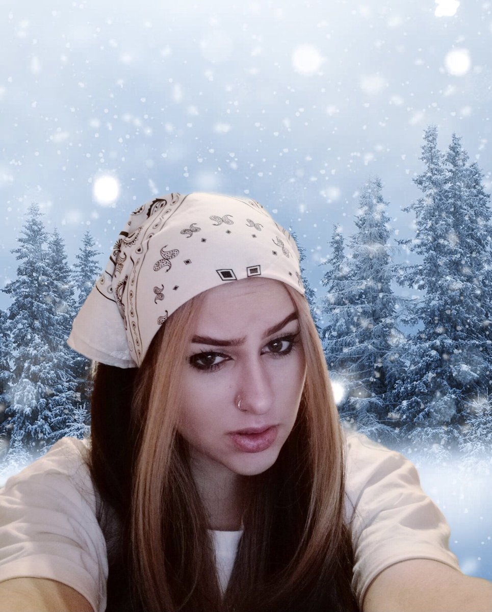 dreyy66's tweet photo. už začal padat sníh💞😻 #happy #wintr https://t.co/Ehb413Szx4
