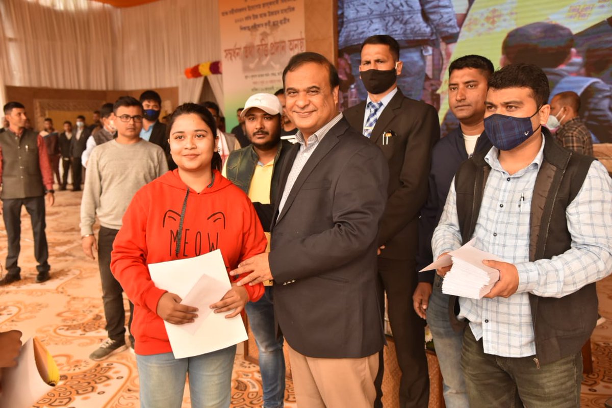 himantabiswa's tweet photo. So heartening that ever since 2002, we've been acknowledging meritorious students of #Jalukbari Constituency. 

In its 19th year, pleased to have felicitated 1631 such students who passed HSLC &amp; HSSLC with 1st Div &amp; Star Mark in 2020 examination, in Amingaon today.

#AssamEduCare https://t.co/t8XppJJStx