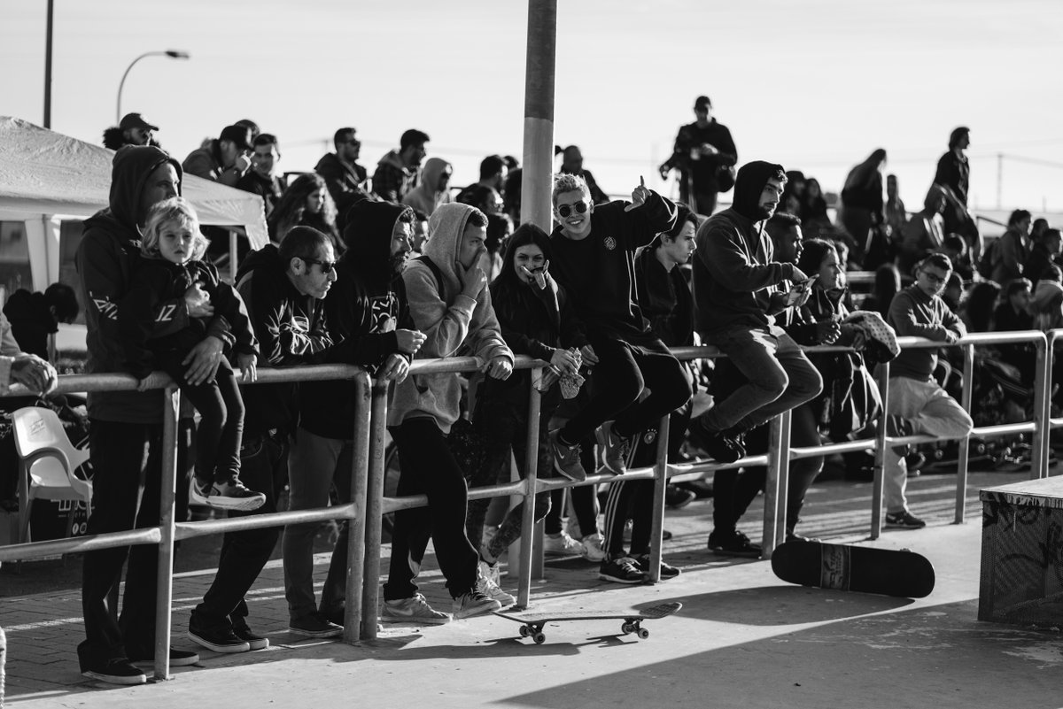 🛹Estaríamos encantados de anunciar "Comenzamos con el campeonato de skate". Muy pronto estaremos de vuelta. Foto de <a href="/cromeocreative/">cromeo</a> #HipHop #Skateboard #Vicar #ViveVicar