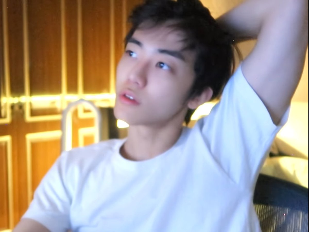 เป็นดิสพระเอกจอยลดาไปอีกแปดล้านเรื่อง
