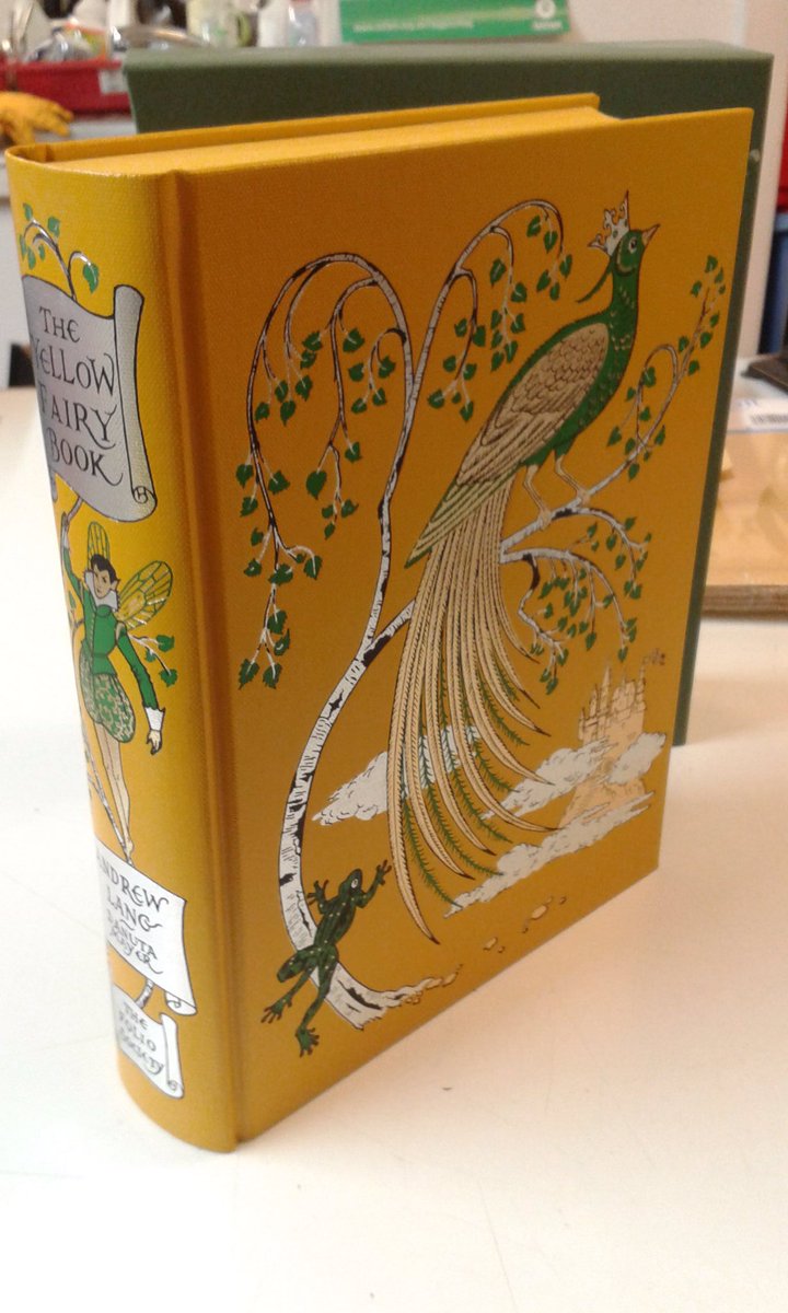 OxfamBooksREX's tweet photo. #ThankYou so much! 💚 We want to say a special THANK YOU to our amazing customers for raising vital funds for #Oxfam! 💚
We’ve just sold this Fairy Tale #FolioSociety book for £100 & this #FrenchDictionary for £50, raising £150 for @oxfamgb & @OxfamScotland! 💚
#OxfamBooksREX https://t.co/j7b2rGAatc