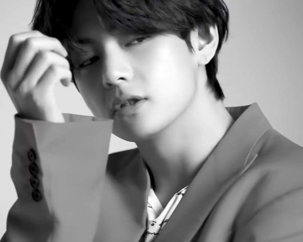 Kim taehyung bts 2022. тэхён 2021. плейлист бтс. ким тэхен с щетиной. тэхен бтс.