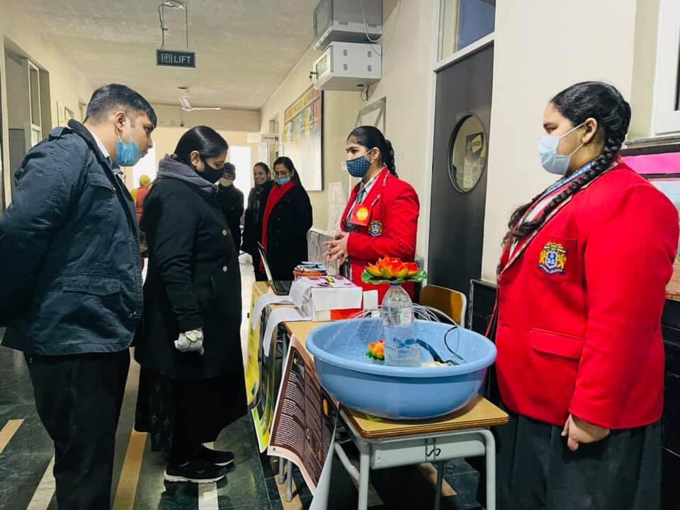 dassnbrown's tweet photo. #ATL Tinker fest

Students of #DBS represented their ideas and projects #impactfully and  #innovatively touching upon the surrounded problems with the best solutions.

#14Hardware and #6software projects were displayed in the fest. 
Budding_ engineers_ scientists https://t.co/hDhJyOwHyB