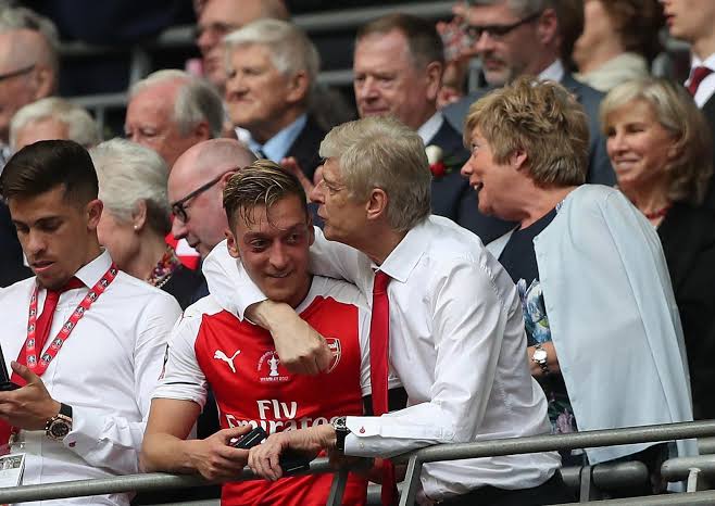 Gooners_Report's tweet photo. He will always be an Arsene Wenger's man.

Forever and ever! ❤ https://t.co/HOdy25u4UA