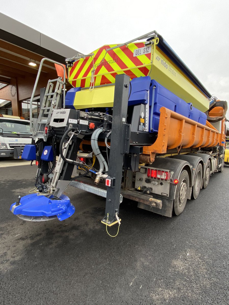 Zaterdag in vrijwel het hele land sneeuw, code geel vanwege gladheid. We staan gesteld. In afwachting van de eerste #sneeuw. 
Gladheidsbestrijding voor <a href="/Rijkswaterstaat/">Rijkswaterstaat</a> <a href="/zuid_holland/">Provincie Zuid-Holland</a>