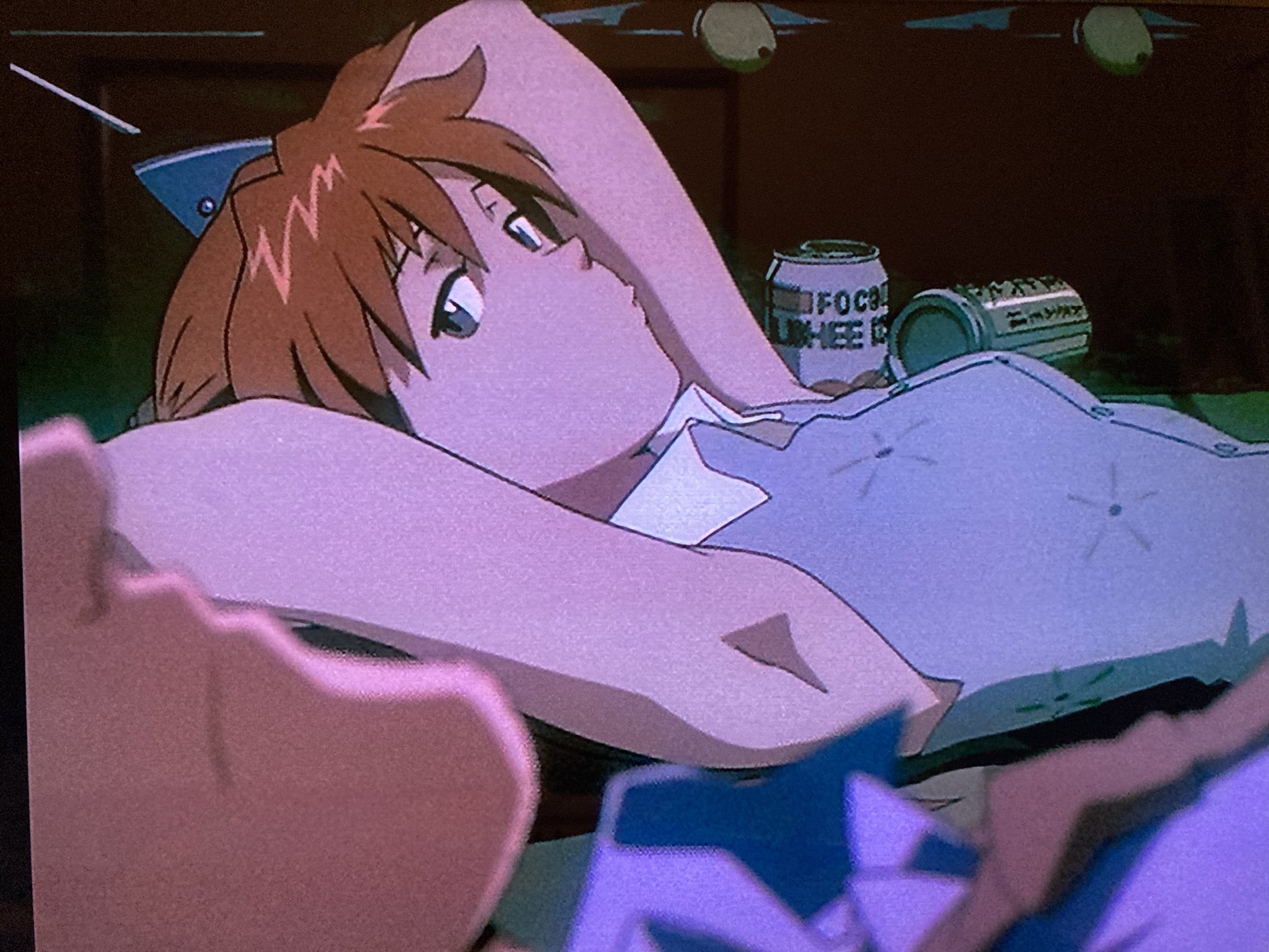 もきね 新世紀エヴァンゲリオンの21 24話はソフト化した時に作画が修正されてたりシーンが追加されてたりで いくつかバージョンがあるんです ネトフリのやつは作画修正あり 追加カットなしでした 追加カットがやたら最高なのでみんなdvdやブルーレイ