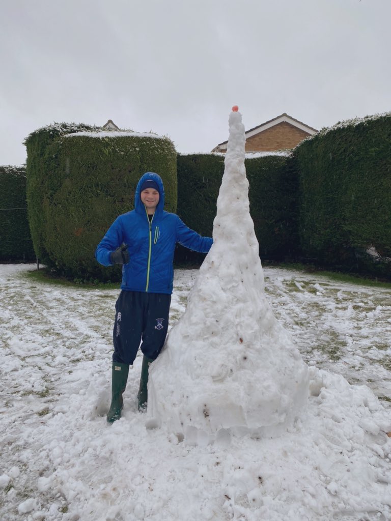 Maddieanthony_'s tweet image. Don't forget how to be children! ❄️☃️🥶 #mountanthony #snowsculpture #withagolfballontop