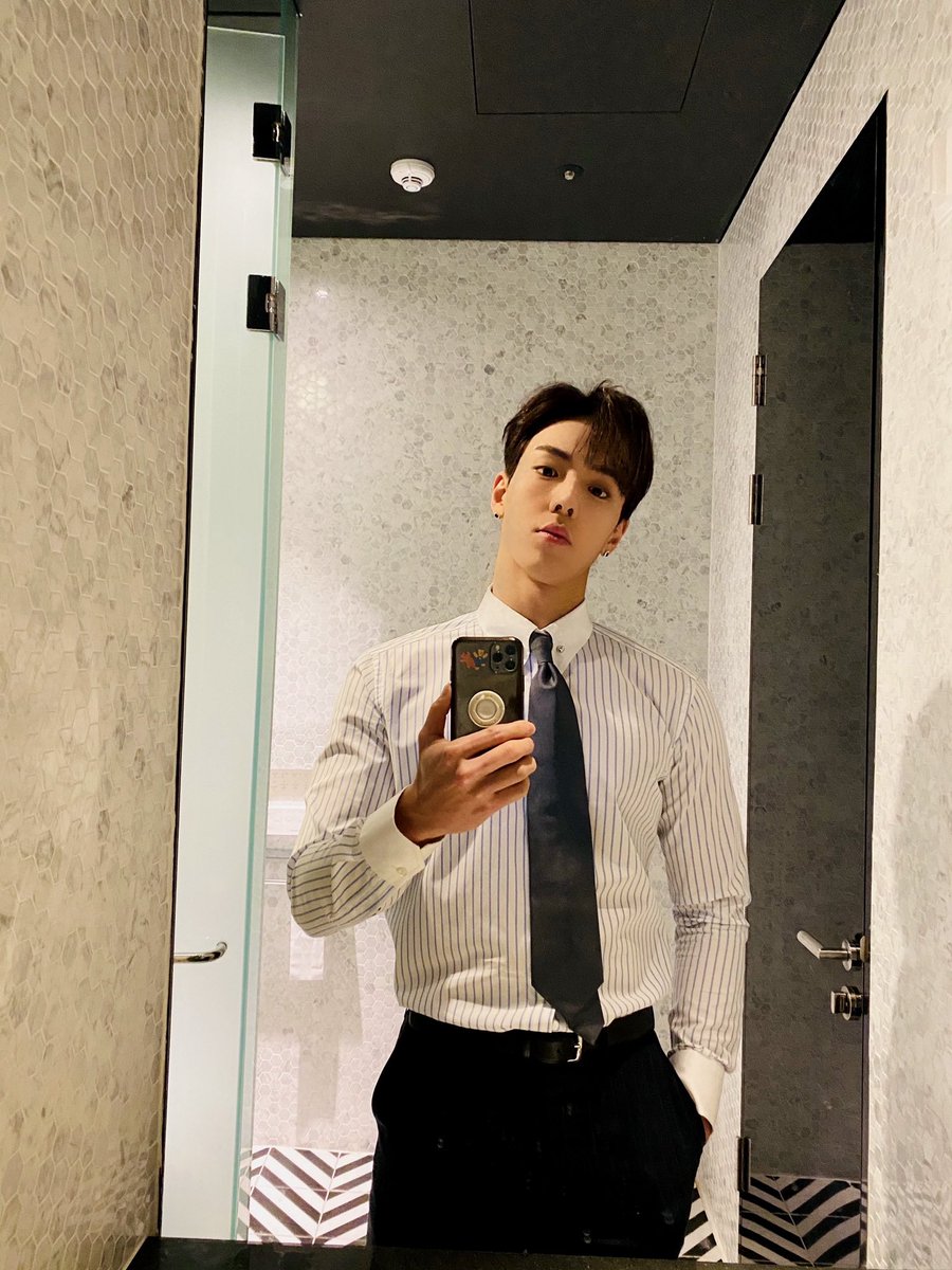 OfficialMONSTAX's tweet photo. 오늘재밌었어요 ㅎㅎㅎ 빵야 #셔누 https://t.co/4sq3IBFhek