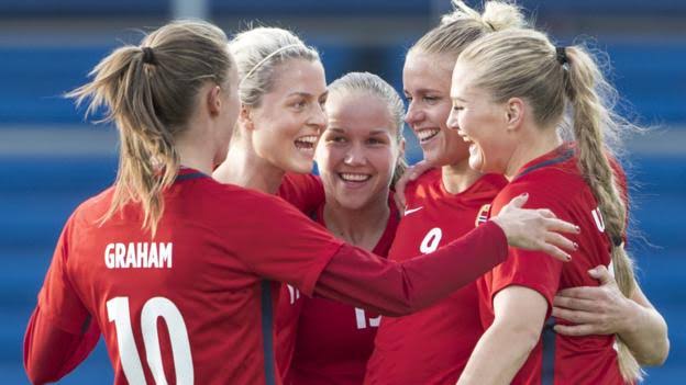 Gue pernah mikir "Kenapa ya orang-orang ras X mukanya pada mirip? Emang ga susah ya bedainnya?" Ternyata fenomena ini bisa dijawab dari ilmu psikologi kognitif lho!A thread