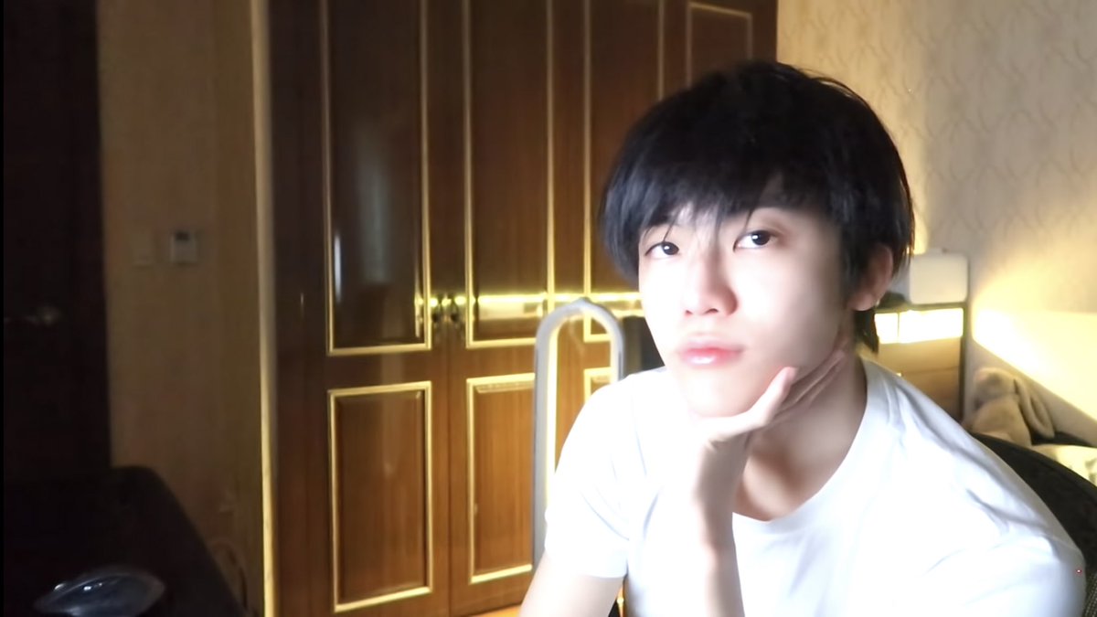 "เธอ"                                            "ขา"