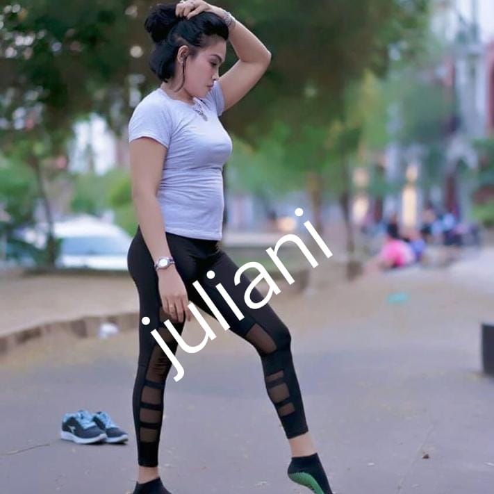 Julianiraaa's tweet photo. Nilai aku dari apa yang kau lihat bukan dari apa yang kau dengar 💋 https://t.co/xCcZ9afDib