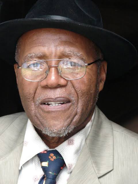 AdvoBarryRoux's tweet photo. 2021 shows no signs of getting better, At least 2020 built up it's badness, 2021 just picked up the chaos from 2020 &amp; immediately started running with it like an Olympic relay race. This week alone we have said #RIPIsraelMosehla #RIPLindiweNdlovu #RIPWandiNzimande #RIPSamPhillips https://t.co/Y3D1qFB3kh