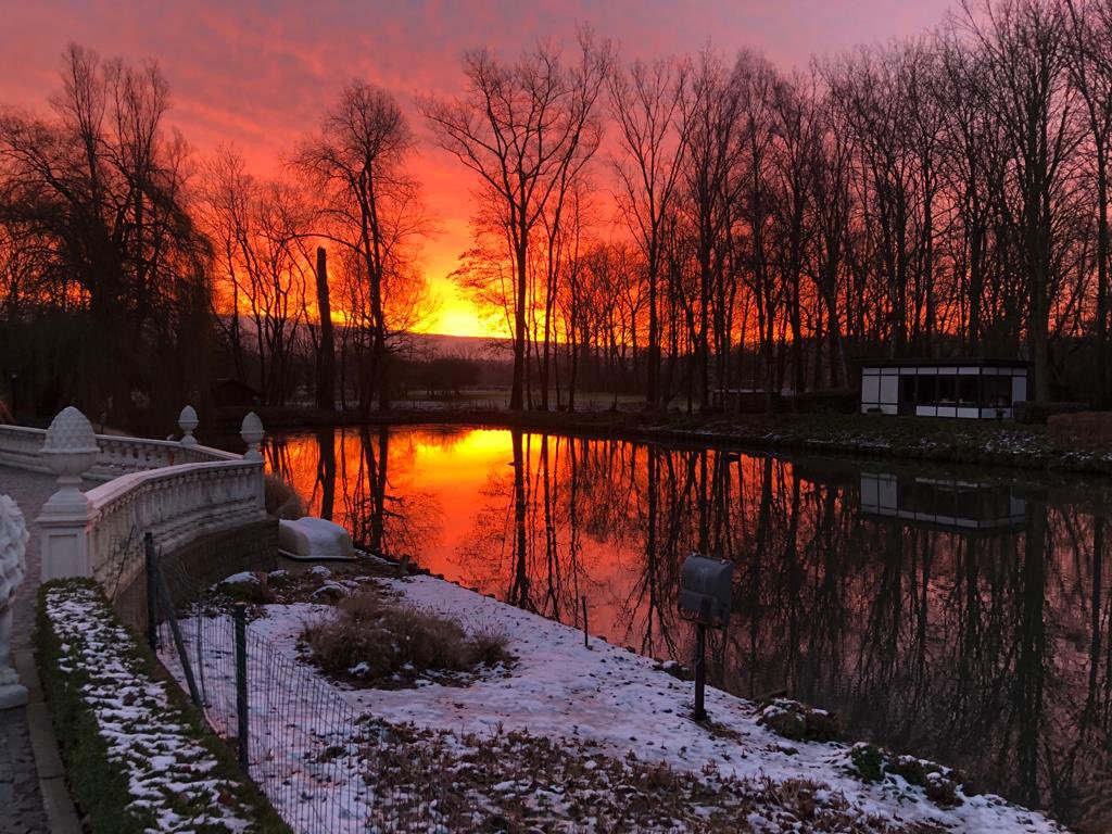 DeTurckJannick's tweet photo. Hooghuys - De Smet #vrtweer https://t.co/ezvVqkigmj