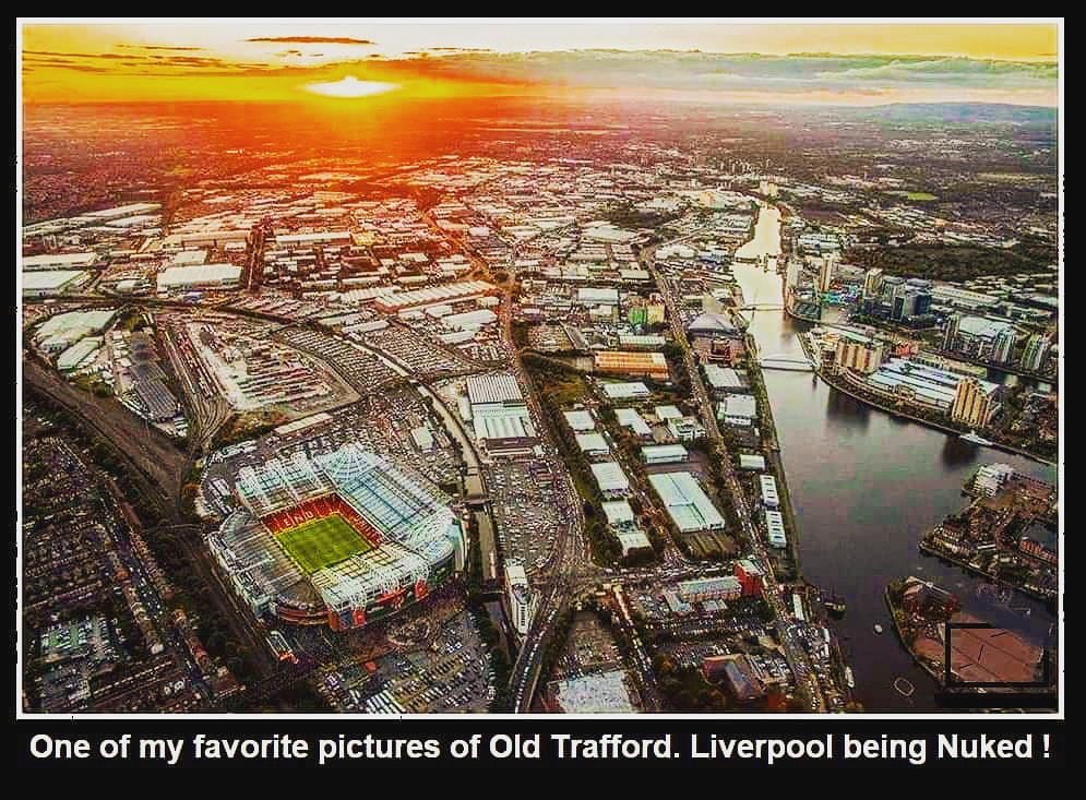 Redarmyfinland's tweet photo. Perfect image does exist ❤⚪⚫ #SEWW #YSB #GGMU #MUNLIV #MUFC https://t.co/AiQ5bJdAHd