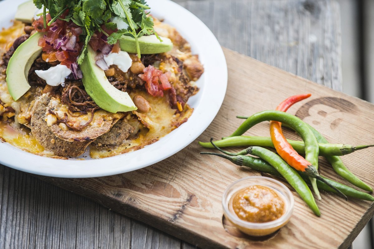 DarlingBrew's tweet photo. Feeling hungry? #DarlingBrew Tasteroom in #Darling is OPEN everyday from 10AM &amp; serving your favourite meals from our #BeerCrisp Nachos to our 180g pure beef burger on a brioche bun 🍔

Visit https://t.co/6z6taln1z8 to download our #Tasteroom menu or easily make a booking🍴 https://t.co/WesVCLib9o