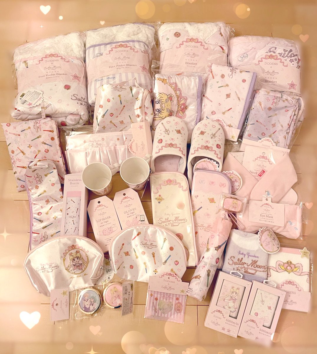 Mii 3coins セーラームーン 開封の儀 今回も見たら我慢できずカゴが満杯に なのに安かったー スリコ素晴らしい おしみなく沢山使おう メイクボックスはマグカップ2個ちょうど入るくらい 傘入れるポーチもこもこ生地可愛い モバイルバッテリー