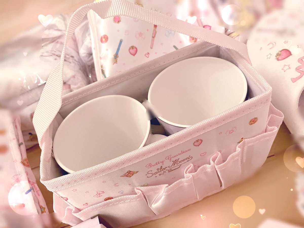 Mii 3coins セーラームーン 開封の儀 今回も見たら我慢できずカゴが満杯に なのに安かったー スリコ素晴らしい おしみなく沢山使おう メイクボックスはマグカップ2個ちょうど入るくらい 傘入れるポーチもこもこ生地可愛い モバイルバッテリー