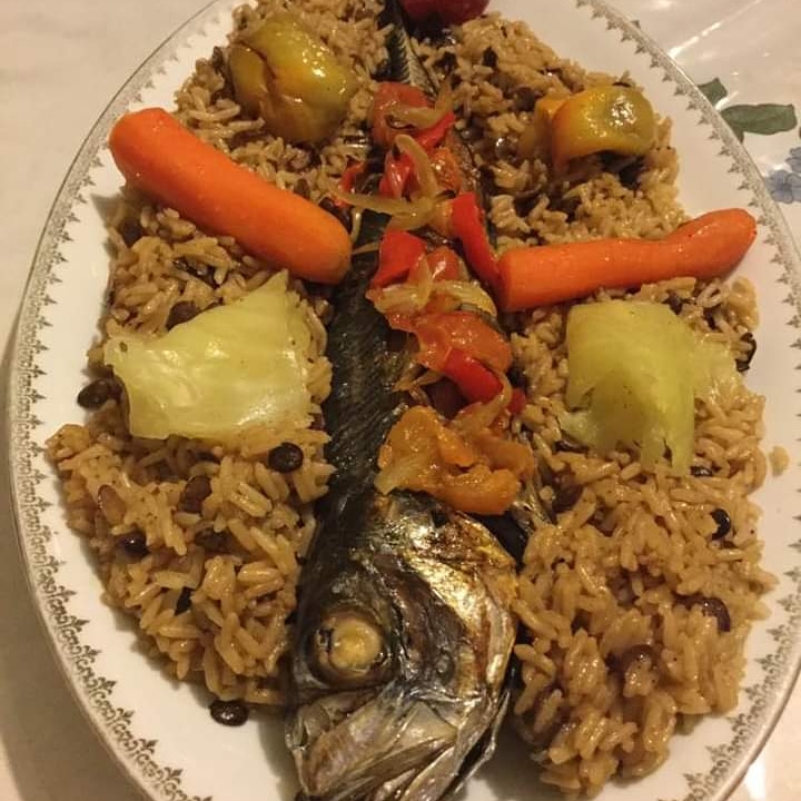 MMuyabwa's tweet photo. Bon week-end en famille  avec #KILWA_RICE....Un riz 100% bio avec un parfum qui dérange les voisins 🤣🤣.
J'ai reçu ma commande et je peux vous assurer que c'est meilleur que le riz tanzanien.
Bravo aux femmes qui ont mis ce projet en œuvre.
#consommons_Bio
#consommons_congolais https://t.co/0VrJ4VQV5R