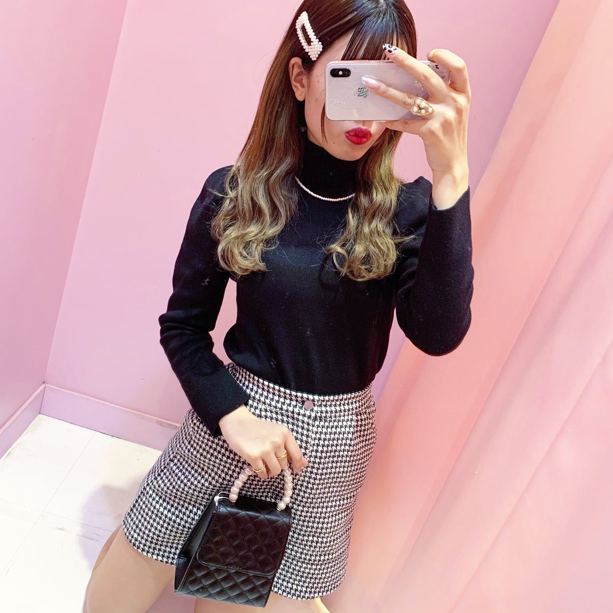 W C Shibuya109店スタッフコーデ 着回し力抜群のハイネックトップスは 千鳥柄スカートで上品な着こなしに 流行のパールネックレスとの 相性もぴったり ハイネックパフスリーブニット 3 299 税込 T Co P6i7lajr9z 千鳥柄