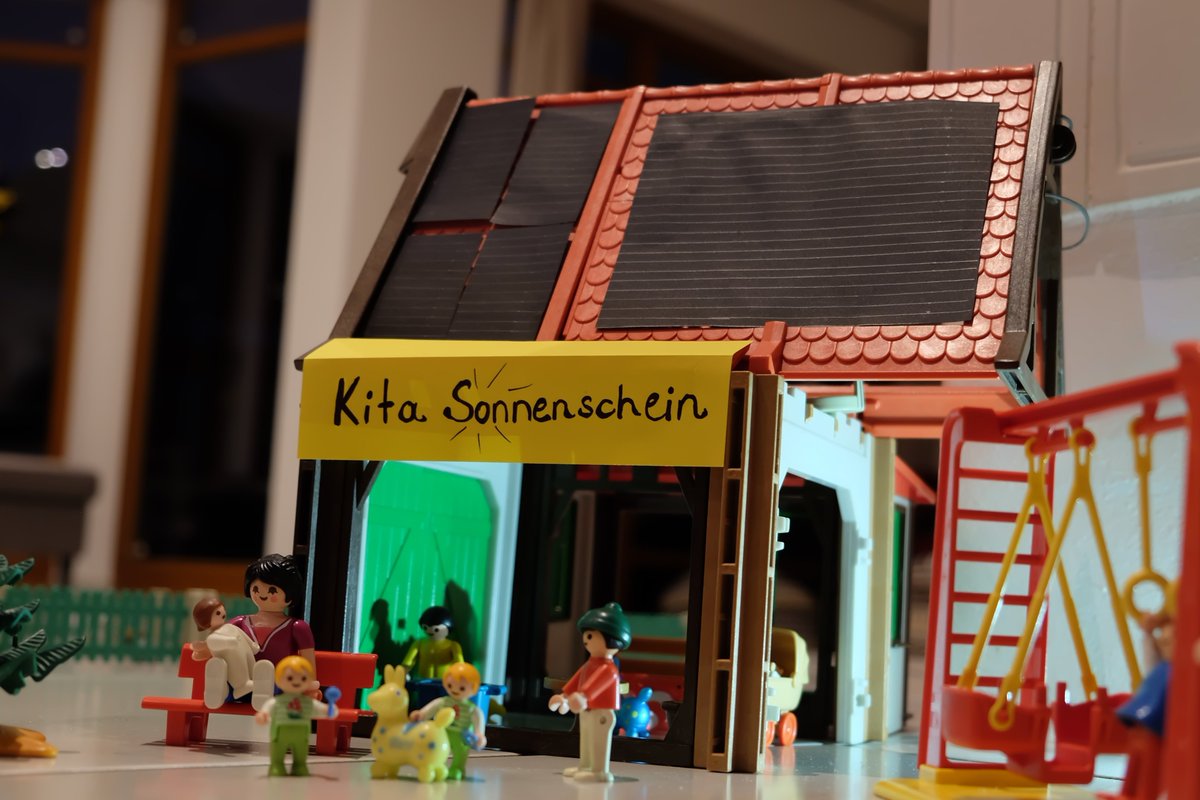 kitaforfuture's tweet photo. Sehr geehrter Herr Laschet, können Sie als neuer CDU-Vorsitzender unseren Kindern bei Gelegenheit erklären, warum Dörfer für den Kohleabbau weggebaggert werden, die Klimakrise weiter befeuert und der Ausbau Erneuerbarer verschleppt wird?@ArminLaschet #AlleDoerferBleiben https://t.co/1UbztoFN8J