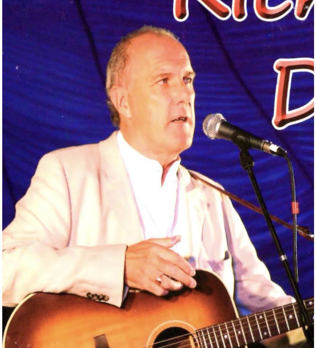 AndyMackguitar's tweet photo. .@eviltammo can you believe @EwanPhillips hasn’t had me on @MockTheWeek yet - still being biased to #southerners when I’m a comedy genius - like a modern day #richarddigance @TeamPie1 should ride to the capital
https://t.co/R9Yug7KeIz https://t.co/TGR2y1Iwoc