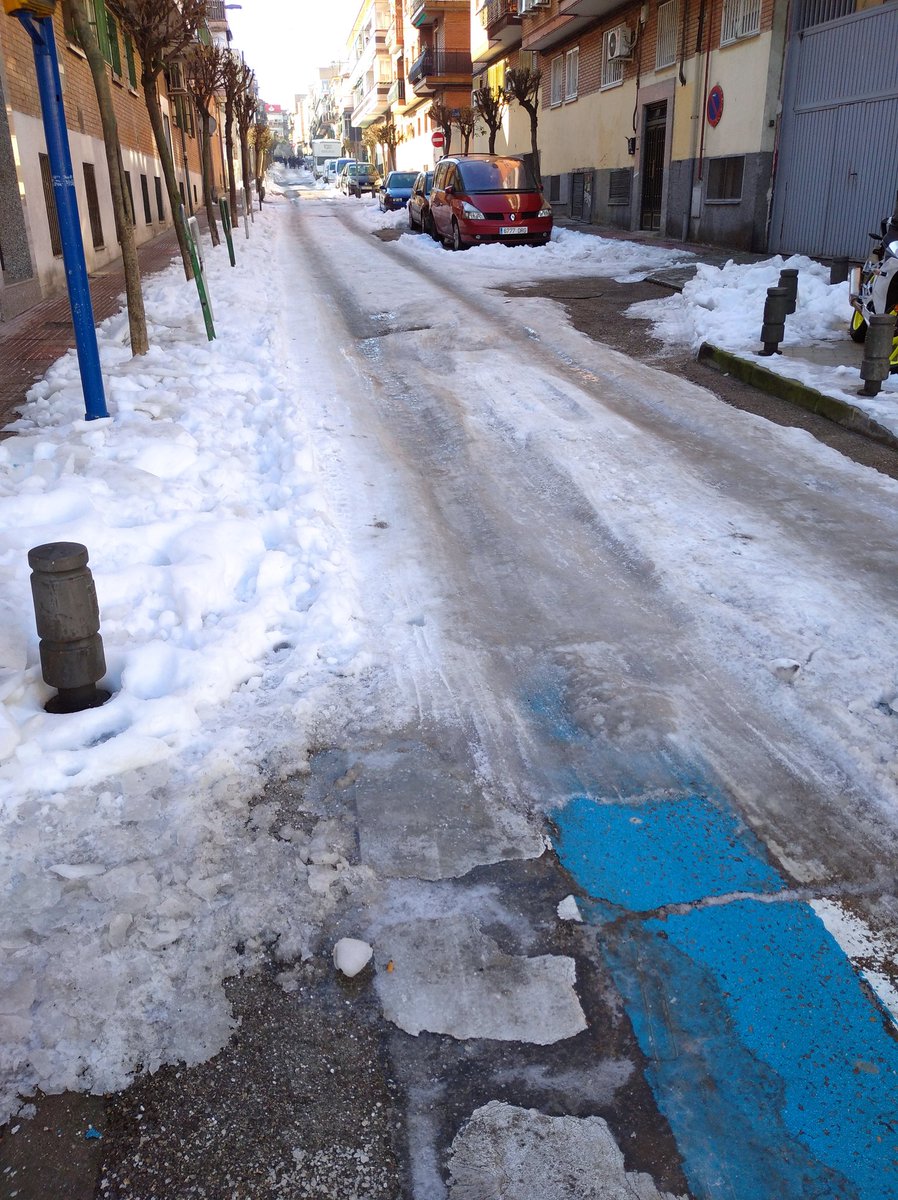 Han pasado 7 días y 7 días después La Fortuna está impracticable <a href="/AytoLeganes/">Ayuntamiento de Leganés</a> <a href="/SantiagLlorente/">Santiago Llorente</a> <a href="/PSOE/">PSOE</a> ¿Se puede ser más incompetente? Solo están bien los tramos que han limpiado los vecinos <a href="/Leganews/">Leganews</a> <a href="/MadridDirecto/">Madrid Directo</a> <a href="/UnionporLeganes/">ULEG</a>