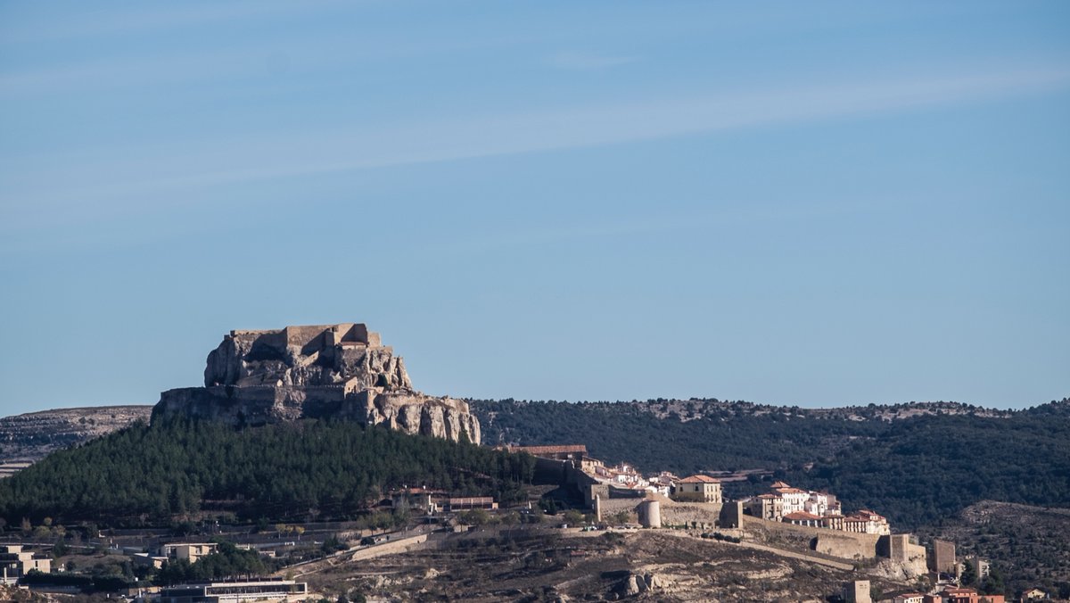 FilmoRetrats's tweet photo. 🎬Hi ha pel·lícules que et fan viure innombrables sentiments gràcies a una seqüència, una actriu o actor o la fotografia. Altres que remouen consciències o recuperen #històries quasi oblidades. 
Demà coneixerem a #Morella, una mica més, l'obra mestra "Tierra y Libertad". https://t.co/tzsDhxNkZm
