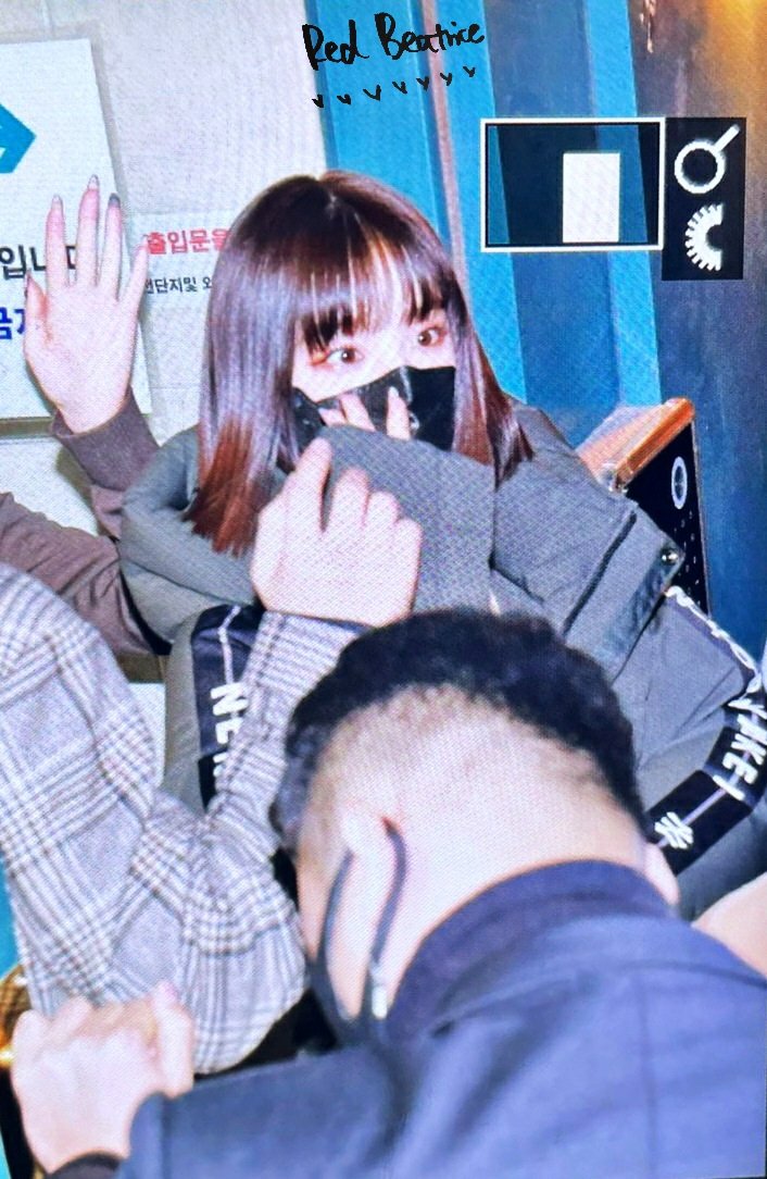 RedBeatrice1's tweet photo. 210116 팬싸퇴근 우기 프리뷰

#우기 #송우기 #아이들 #여자아이들 #宋雨琦 @G_I_DLE https://t.co/ZRo3ZPXffP