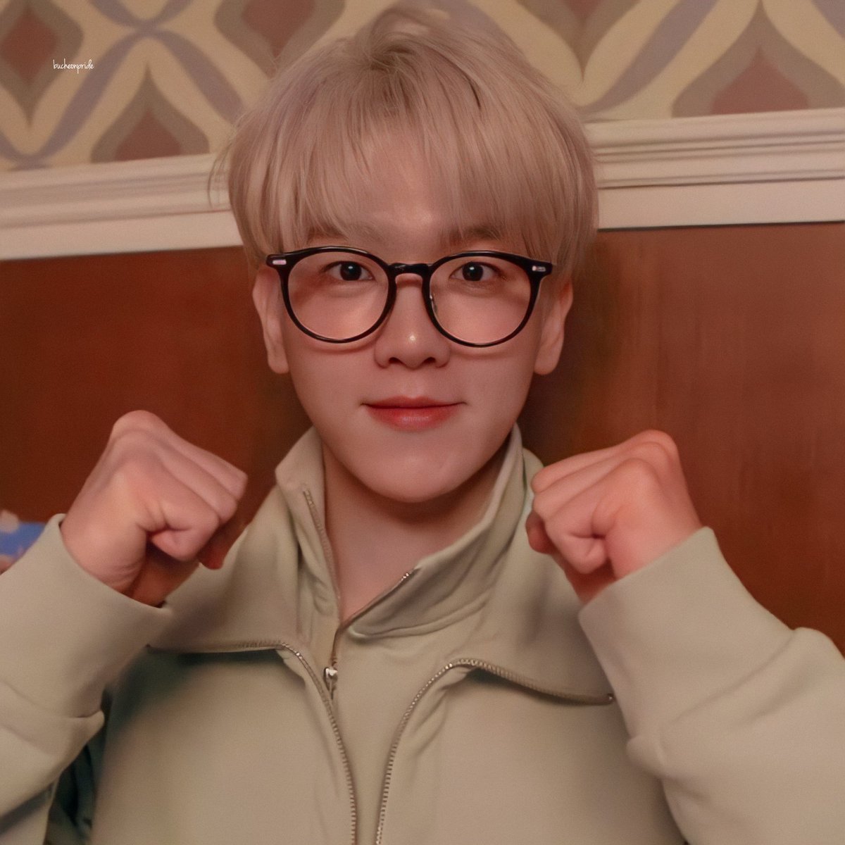 bucheonpride's tweet photo. You have a crush on nerdy baekhyun https://t.co/P1AAmKDnGg