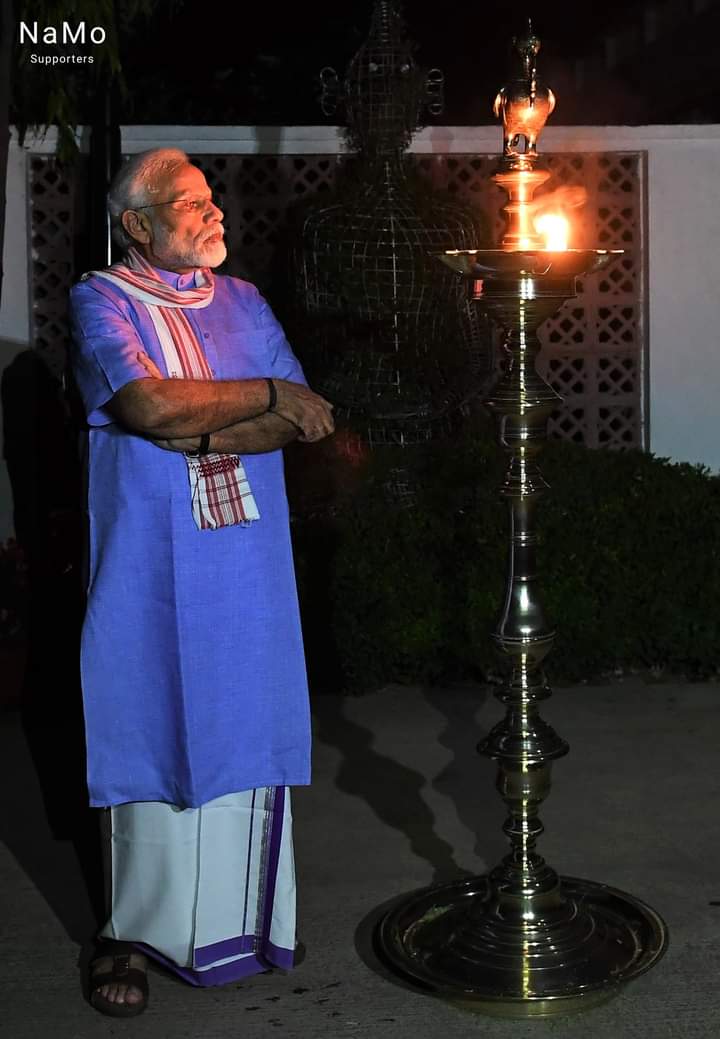 VivekSReddy9's tweet photo. ಕೇವಲ ದೀಪ ಬೆಳಗಿ, ಗಂಟೆ ಬಾರಿಸಿ ಅಂತಾ ಹೇಳಿದ್ದಷ್ಟೇ ಅಲ್ಲ. ಇಷ್ಟು ದೊಡ್ಡ ರಾಷ್ಟ್ರದಲ್ಲಿ ಯಶಸ್ವಿಯಾಗಿ ಕೊರೋನಾವನ್ನು ಬಹುತೇಕ ಹತ್ತಿಕ್ಕಿದ್ದೇವೆ, ಇದೀಗ ಮೇಡ್ ಇನ್ ಇಂಡಿಯಾ ಕೊರೋನಾ ಲಸಿಕೆಗೆ ವಿಶ್ವದ ಹಲವು ರಾಷ್ಟ್ರಗಳು ಬೇಡಿಕೆಯನ್ನೂ ಇಟ್ಟಿವೆ. ಶೇ.97 ರಷ್ಟು ಕೊರೋನಾ ಚೇತರಿಕೆ ಪ್ರಮಾಣವನ್ನೂ ಭಾರತ ದಾಖಲಿಸಿದೆ. https://t.co/0NJkiqGgTm
