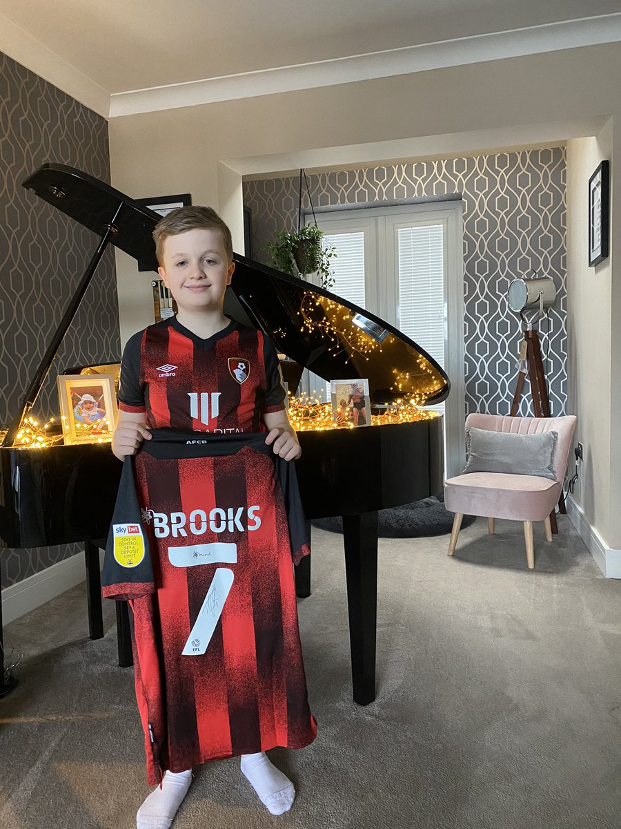 cyclebaby's tweet photo. Thank you . #virtualmascot @afcbournemouth @DRBrooks15 @jeffmostyn what a great experience for a Aaron . 🍒🍒🍒 https://t.co/iJ8UwFt1nV