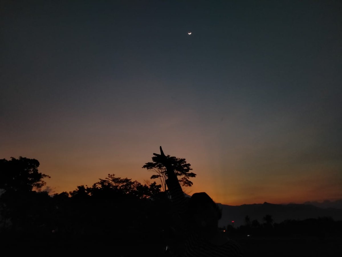 andelina031101's tweet photo. Dirimu bagaikan senja..
Yang terlihat sangat indah...
Namun...
Hanya sebentar...
#malamminggu #senja #dirimu https://t.co/mrCZhJM7IN