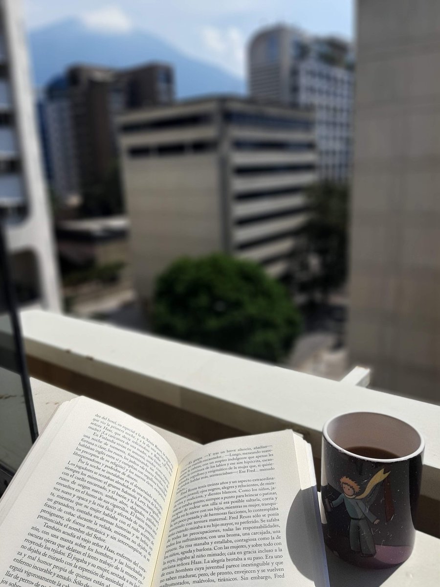 QueLeer's tweet photo. "La literatura es libertad". Susana Sontag ✍ https://t.co/8chmpBUcXx