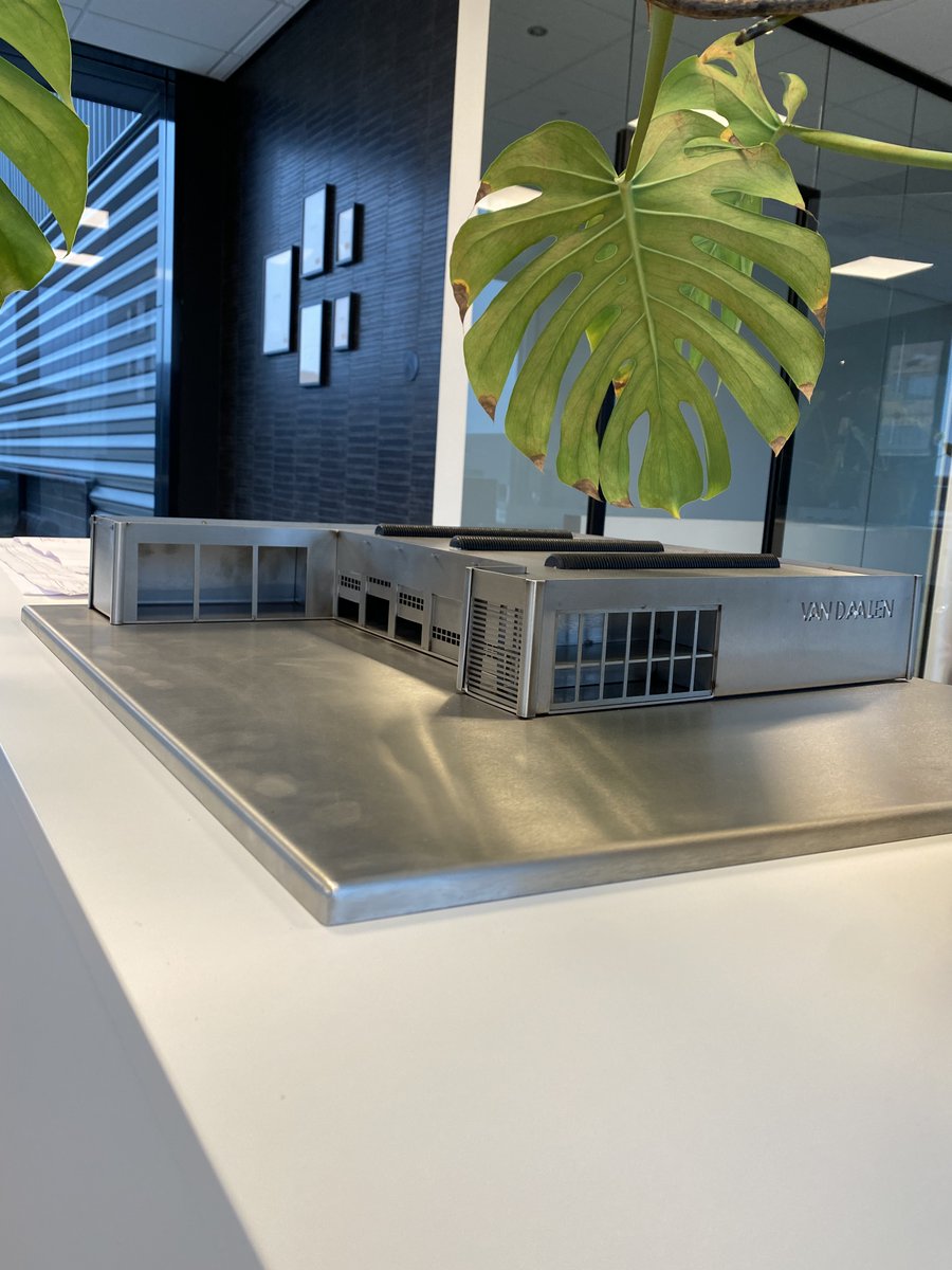 VanDaalenGWW's tweet photo. Een prachtig cadeau gehad van het Van Daalen Team! Een maquette van Honderdland 550! Hij krijgt een prominente plaats op ons kantoor! https://t.co/b686MfFC5B
