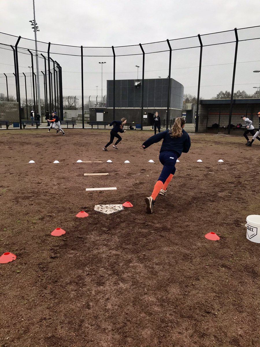 Lieke76's tweet photo. Dat was leuk!! Potje #baseball5 gespeeld met de junioren van #Gryphons @Baseball5 @HonkbalSoftbal ⚾️🥎 https://t.co/i5mhut08S9