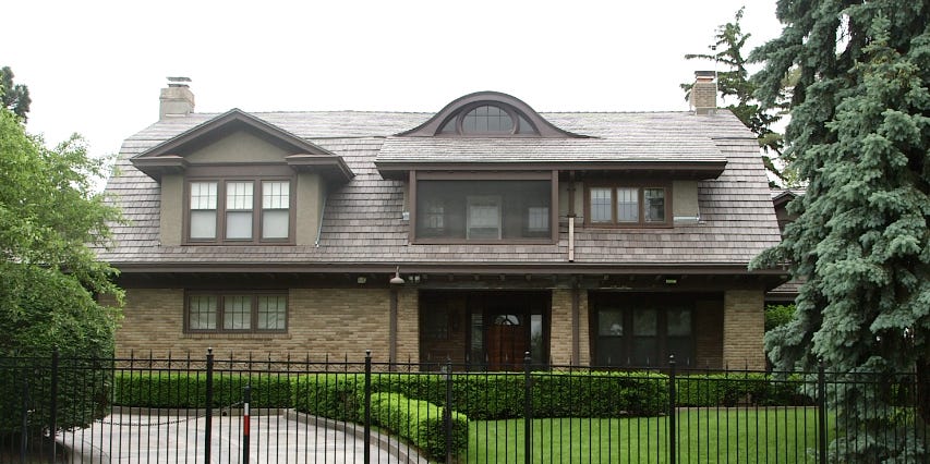 1. He bought his first stock when he was 11 years old.2. He made $53,000 by the age of 16.3. He was rejected by Harvard Business School.4. He eats Mcdonald's and drinks coca-cola every day.5. He’s lived in the same house since 1958.