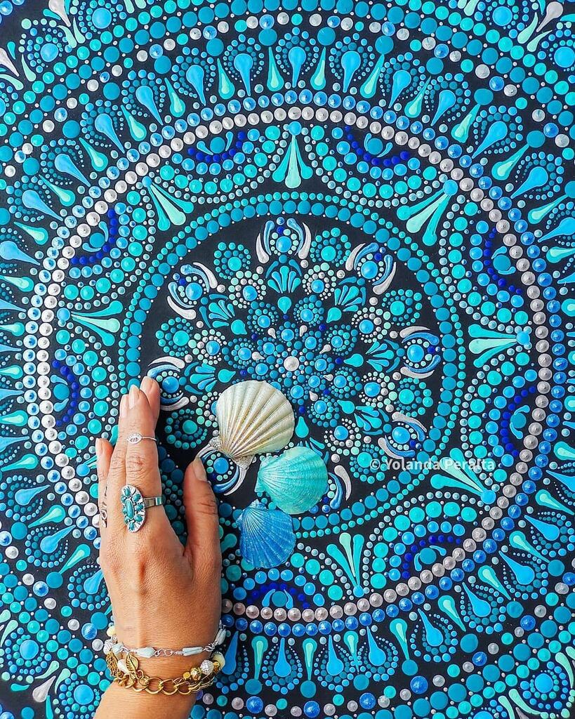 bohochicibiza's tweet photo. Boho Inspiration by
📷 @yolandaperalta10 🧿
•
#mandalaart #bohostyle #acrylicpainting #boholove #bohoinspiration #painting #hippiechic #beyourself #boholovers #inspirationoftheday #bohochicibiza https://t.co/BX201KCKST https://t.co/DBzHk2lU7T
